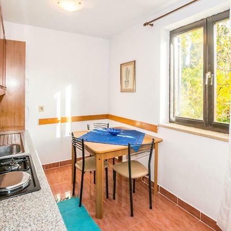 Apartments Mirjana Pula Luaran gambar