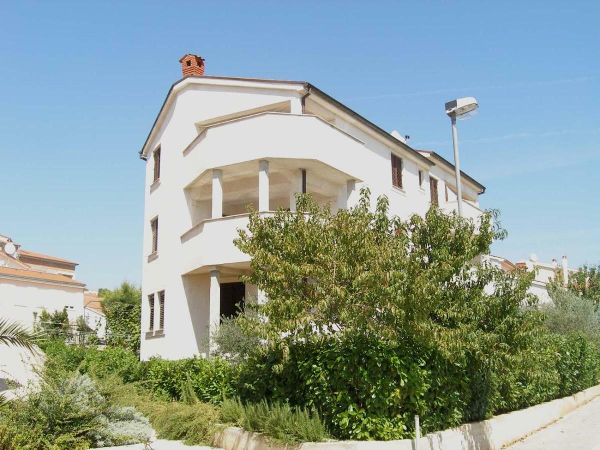 Apartments Mirjana Pula Luaran gambar