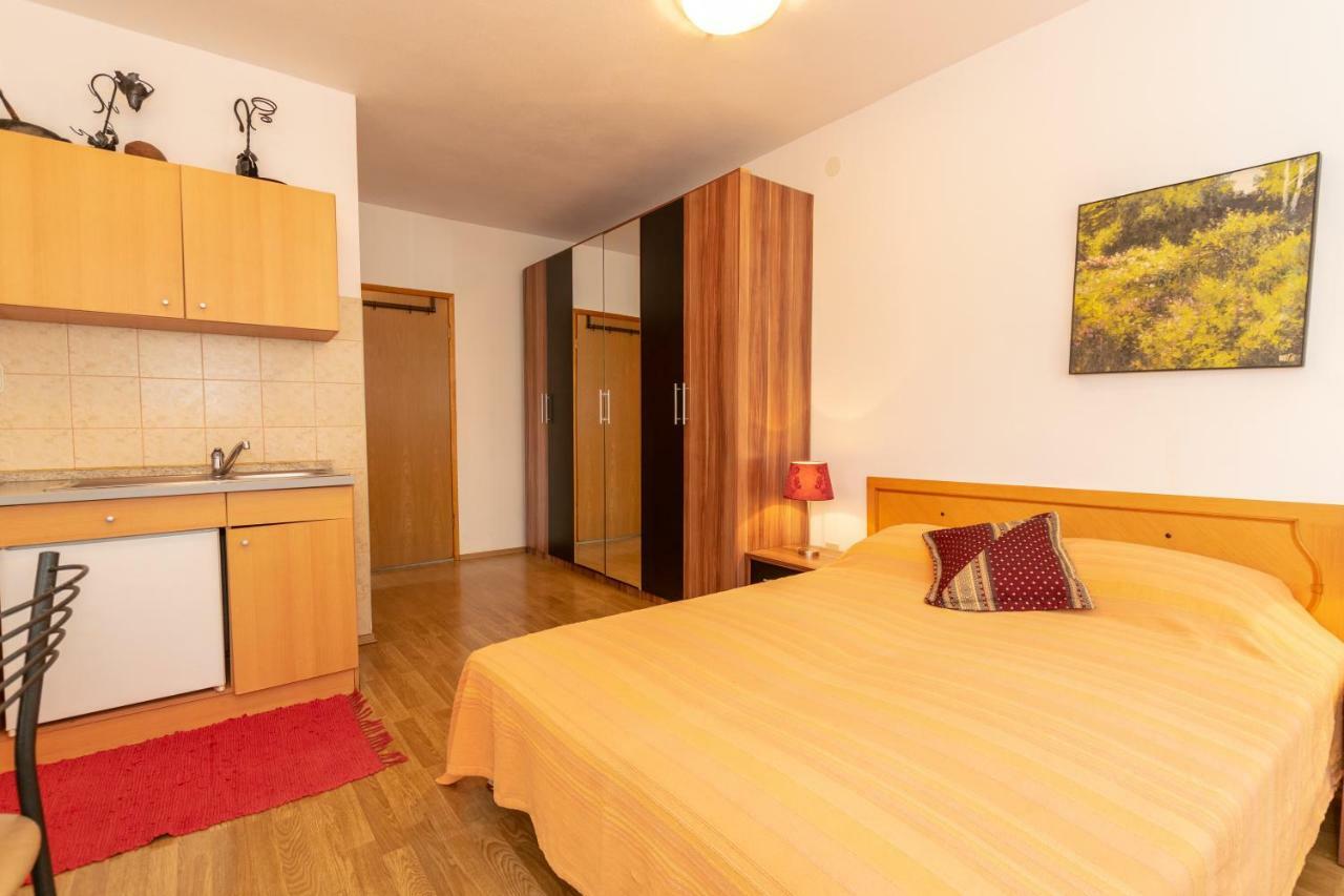 Apartments Mirjana Pula Luaran gambar