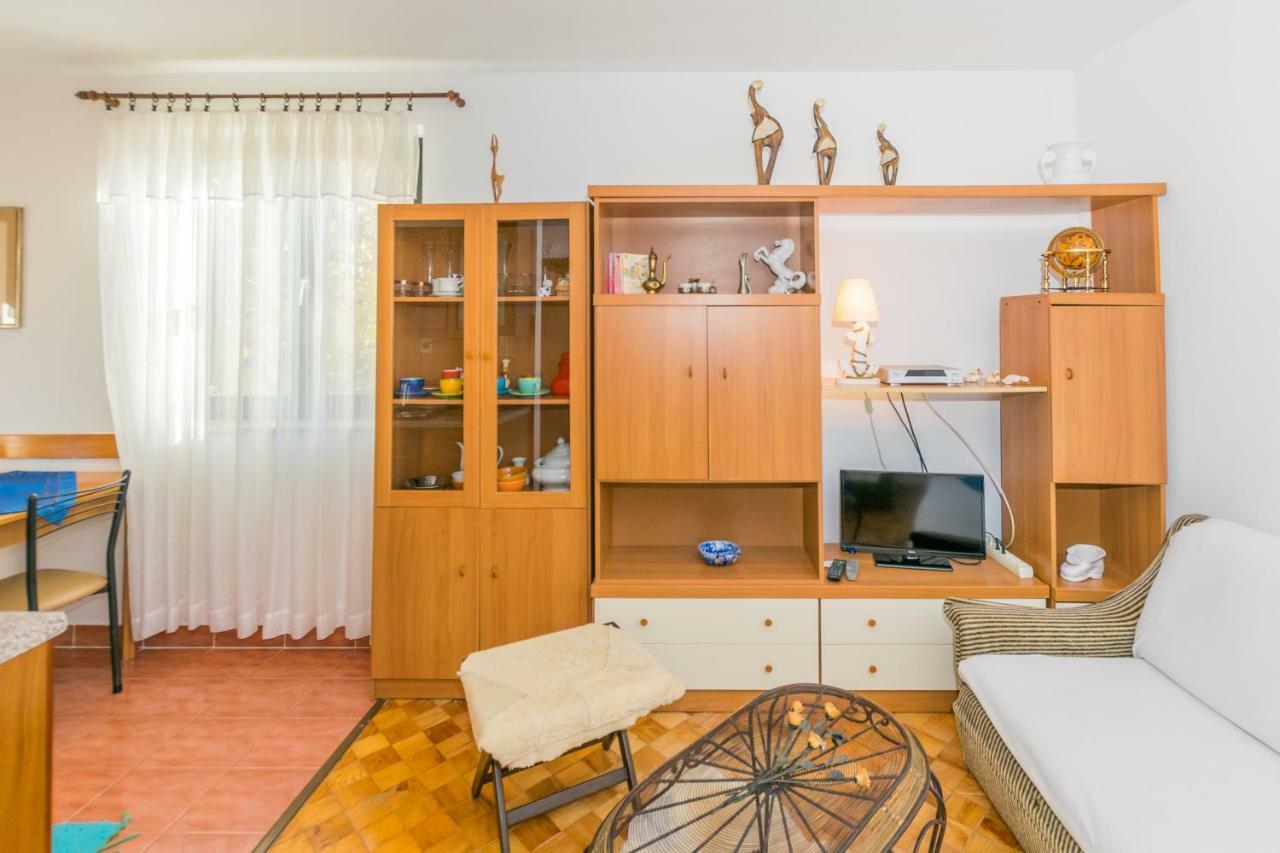 Apartments Mirjana Pula Luaran gambar