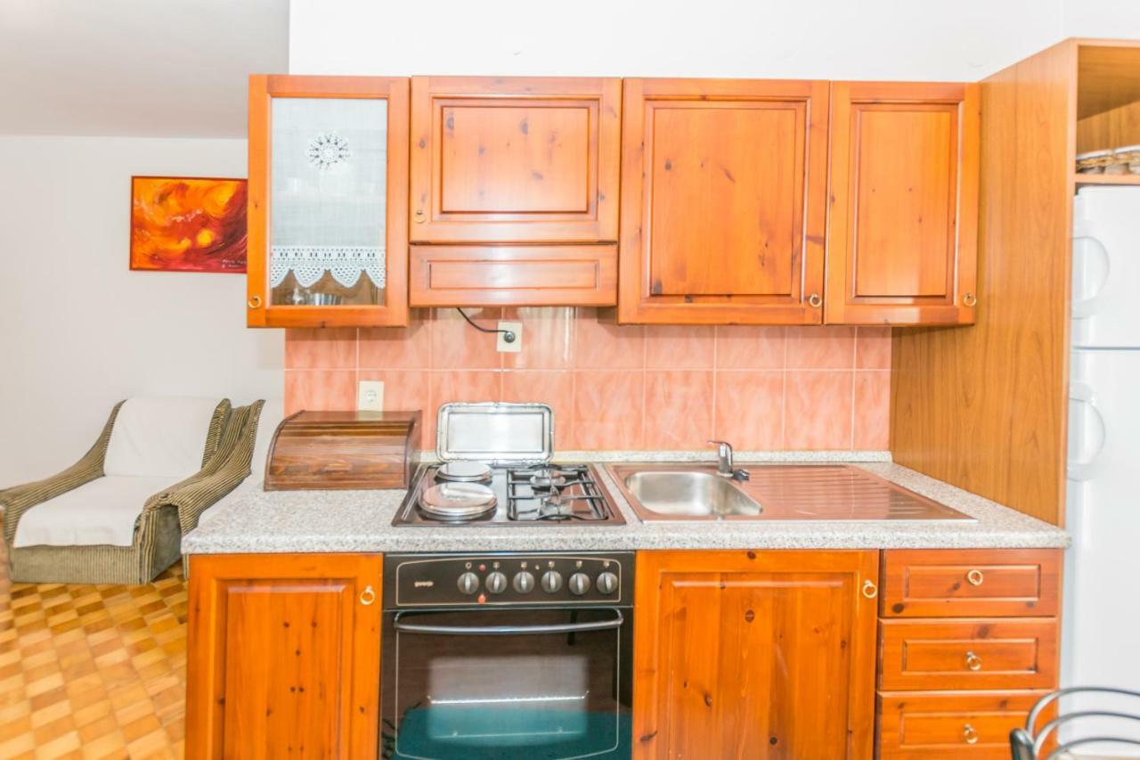 Apartments Mirjana Pula Luaran gambar