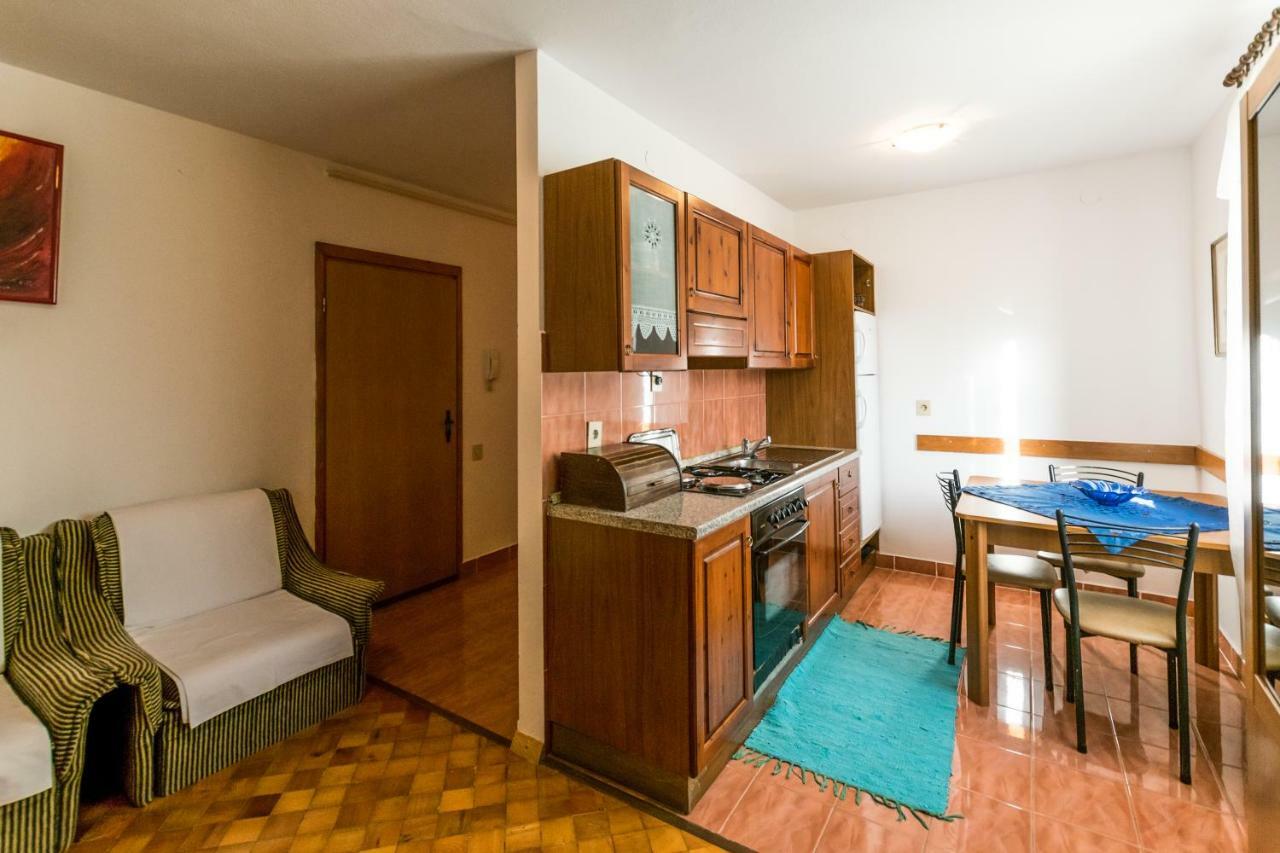 Apartments Mirjana Pula Luaran gambar
