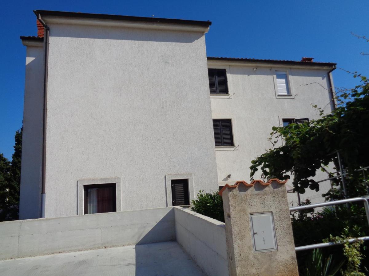 Apartments Mirjana Pula Luaran gambar