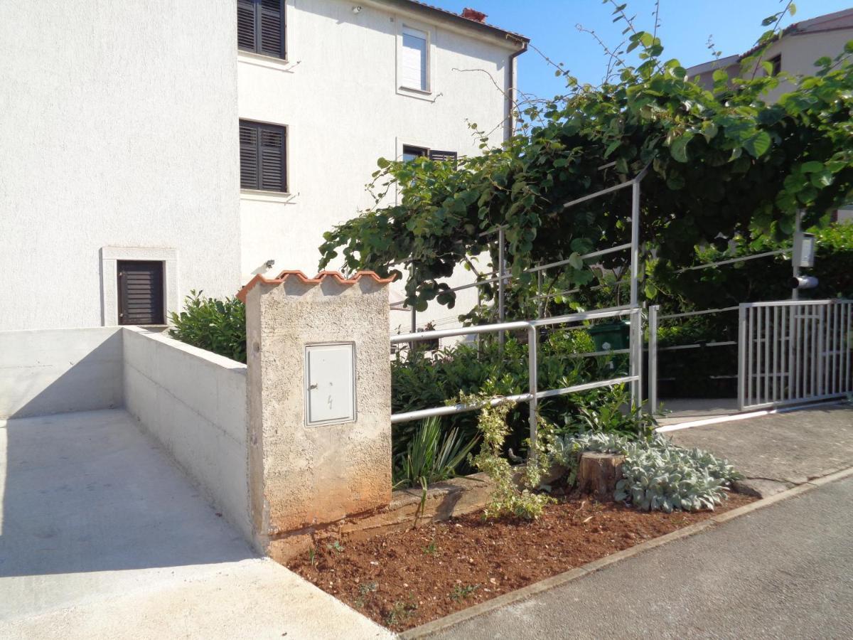 Apartments Mirjana Pula Luaran gambar